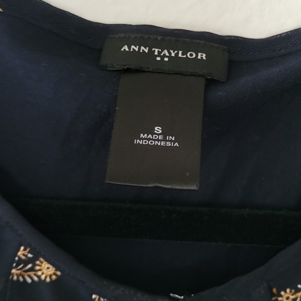 Ann Taylor Sleeveless Top Size Small Navy Blue. - Picture 4 of 5